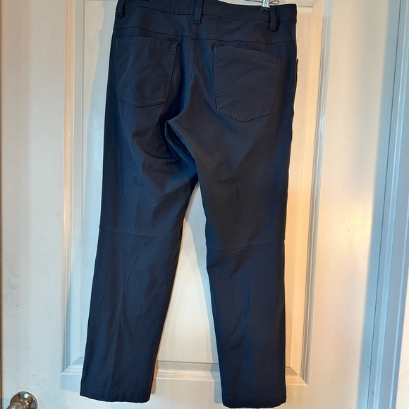 Lululemon ABC- Classic Fit Warpstreme SHORT INSEAM Pants, Size 30W - Picture 6 of 11